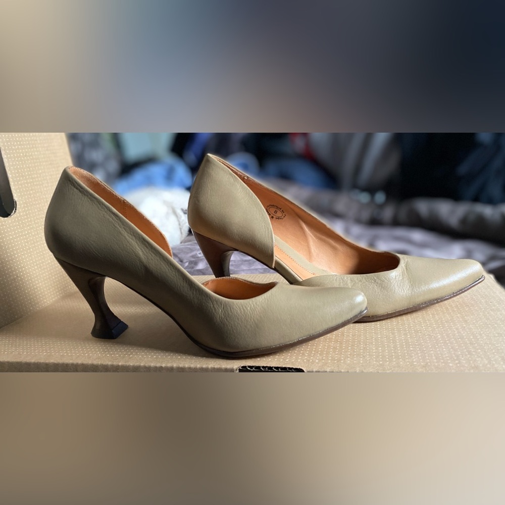 John Fluevog Breva shoe LIKE NEW Discontinued